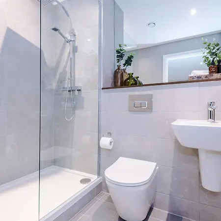 Modern 2 Bed Flat Leeds Centre *