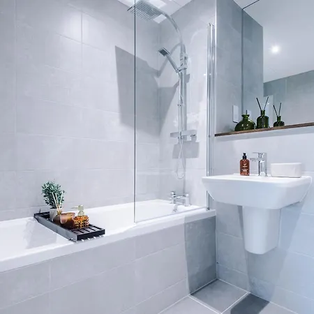 Modern 2 Bed Flat Leeds Centre * Leeds (West Yorkshire)