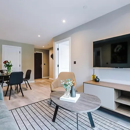 Modern 2 Bed Flat Leeds Centre