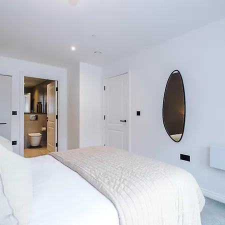 Modern 2 Bed Flat Leeds Centre *