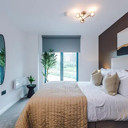 Modern 2 Bed Flat Leeds Centre Apartment