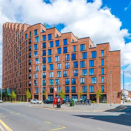 Modern 2 Bed Flat Leeds Centre *