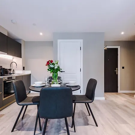 Modern 2 Bed Flat Leeds Centre * Leeds (West Yorkshire)