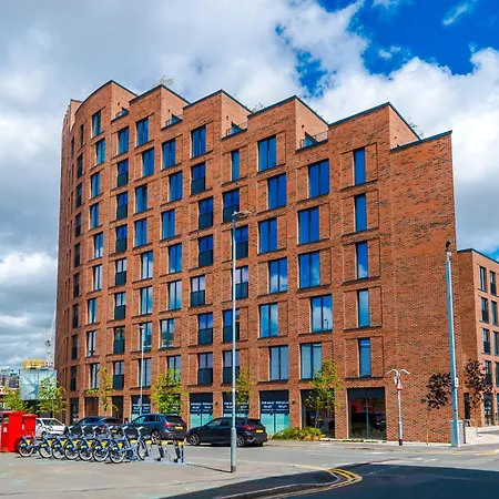 Modern 2 Bed Flat Leeds Centre Apartment