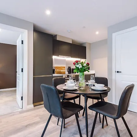 Modern 2 Bed Flat Centre 利兹