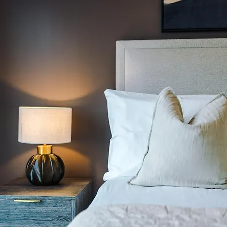 Modern 2 Bed Flat Centre *