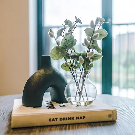 Modern 2 Bed Flat Centre * Leeds (West Yorkshire)