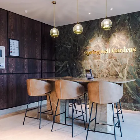 Modern 2 Bed Flat Centre *