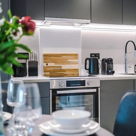 Modern 2 Bed Flat Centre