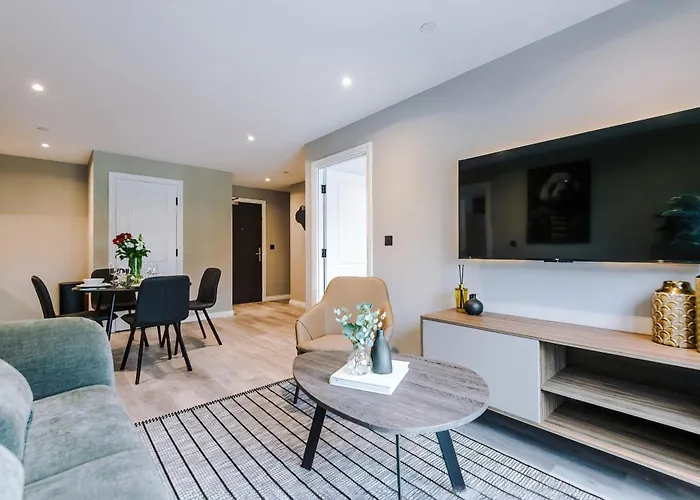 Modern 2 Bed Flat Centre