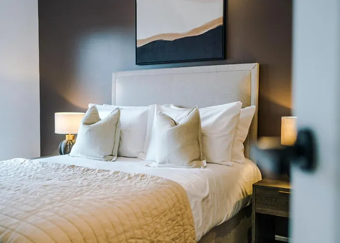 Apartment Modern 2 Bed Flat Centre *