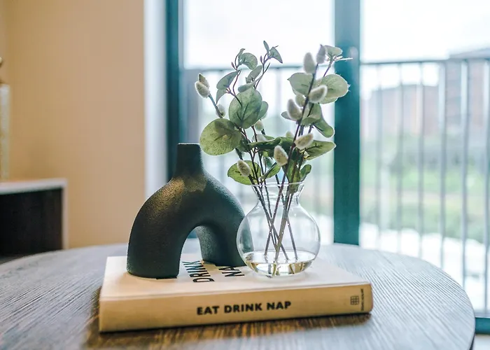 Modern 2 Bed Flat Centre * Leeds (West Yorkshire)