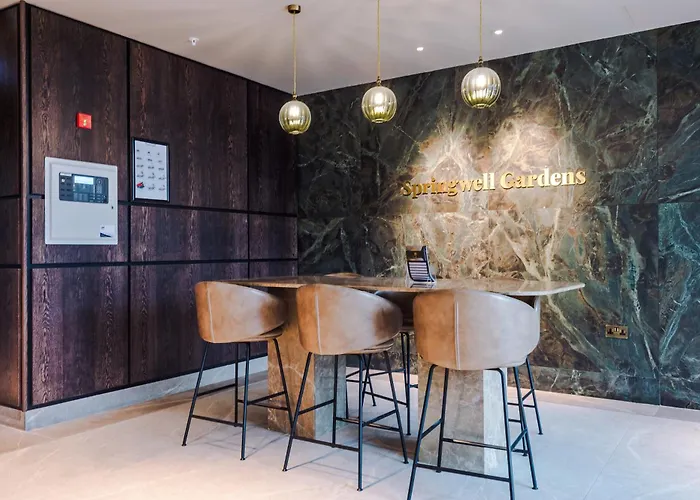 Modern 2 Bed Flat Centre *