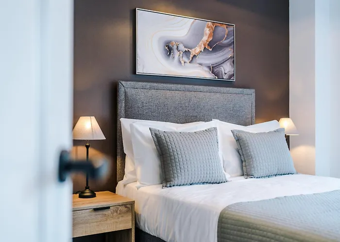 Modern 2 Bed Flat Centre Leeds (West Yorkshire)