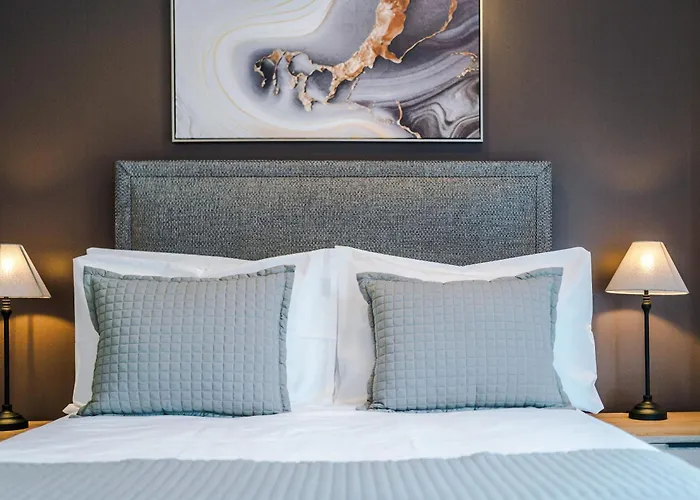 Modern 2 Bed Flat Centre