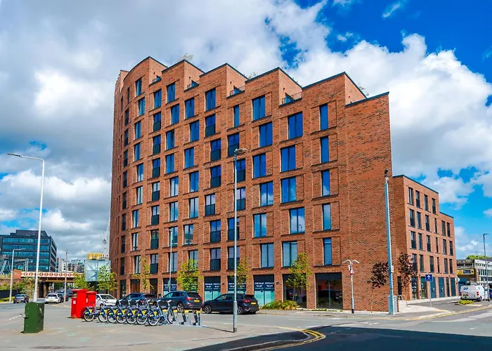 Modern 2 Bed Flat Centre Apartment