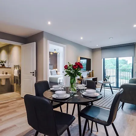 Modern 2 Bed Flat Centre 利兹