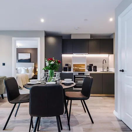 Modern 2 Bed Flat Centre 利兹