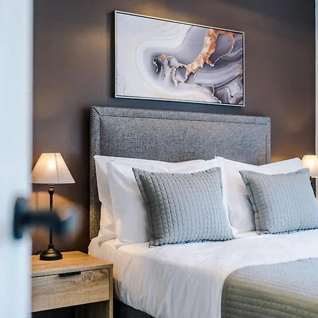 Modern 2 Bed Flat Centre 利兹