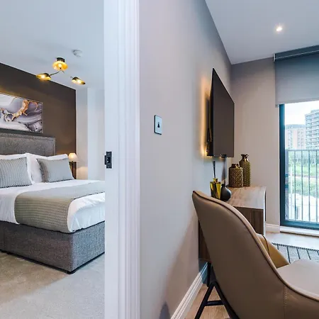 Modern 2 Bed Flat Centre