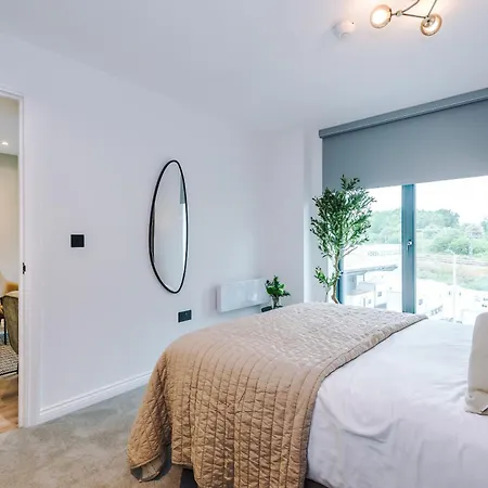 Modern 2 Bed Flat Centre 利兹