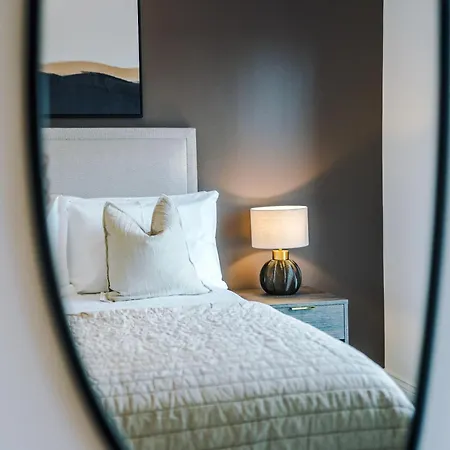 Modern 2 Bed Flat Centre * 利兹