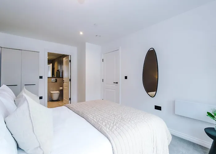 Modern 2 Bed Flat Centre *