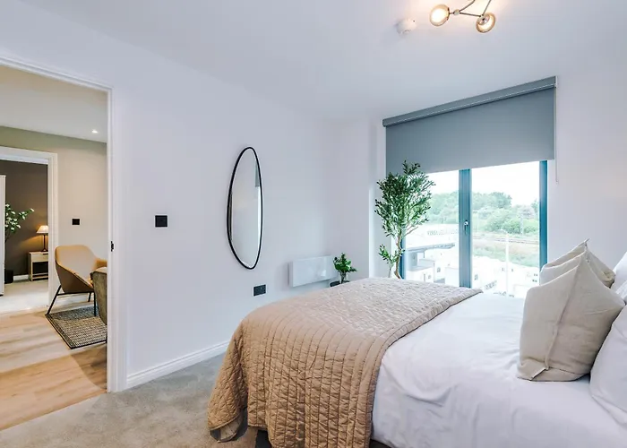 Modern 2 Bed Flat Centre Leeds (West Yorkshire)