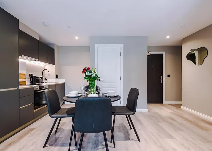 Modern 2 Bed Flat Centre * Leeds (West Yorkshire)